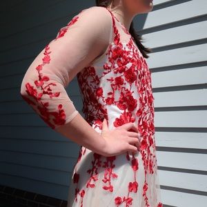 Monique Lhuillier style iconic dress